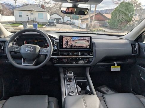 New 2026 Nissan Pathfinder SL image 7