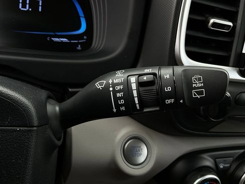 Used 2025 Hyundai Venue SEL image 37