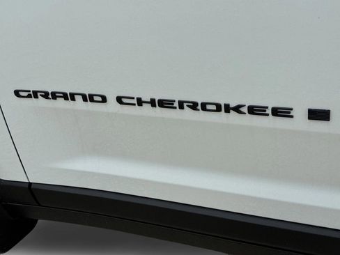 New 2026 Jeep Grand Cherokee L 4WD image 38