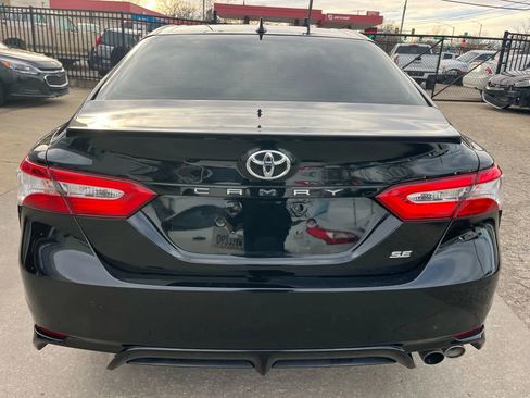 Used 2020 Toyota Camry SE image 10