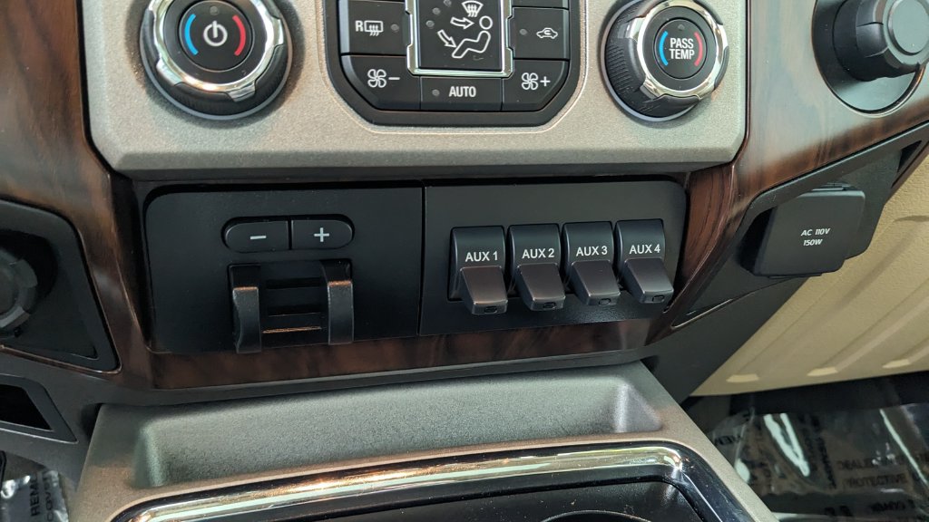 Used 2015 Ford F350 Lariat w/ Lariat Ultimate Package AWD/4WD image 30