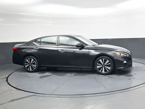 Used 2022 Nissan Altima 2.5 SV image 3