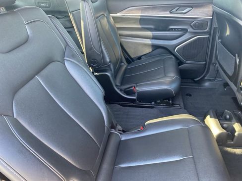 Used 2023 Jeep Grand Cherokee L Limited w/ Trailer Tow Group (B) image 11