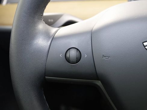 Used 2020 Tesla Model Y Long Range image 32