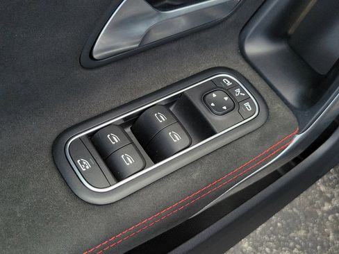 Used 2023 Mercedes-Benz CLA 250 image 17