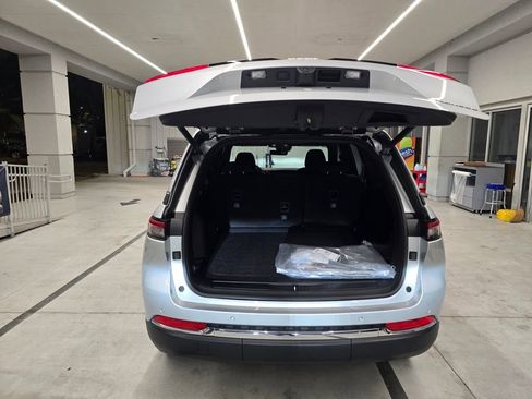 New 2025 Jeep Grand Cherokee Laredo w/ Luxury Tech Group I RWD image 34