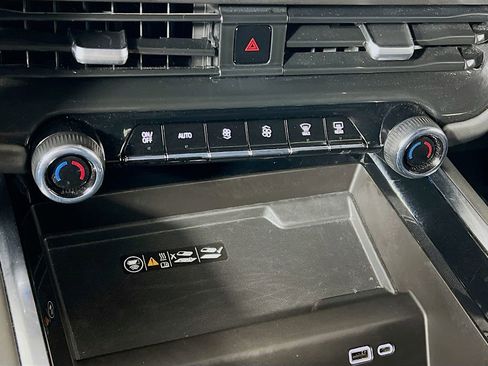 Used 2025 Chevrolet Tahoe LT image 16