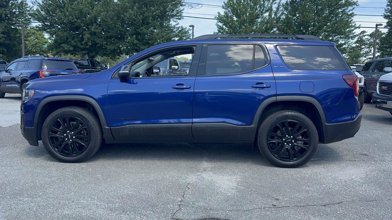 Used 2023 GMC Acadia SLE w/ Driver Convenience Package AWD/4WD image 3