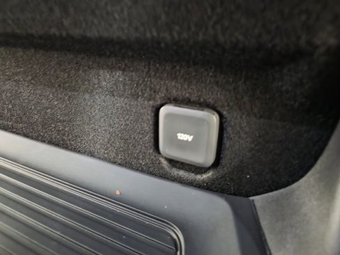 Used 2025 Rivian R1T Adventure image 23