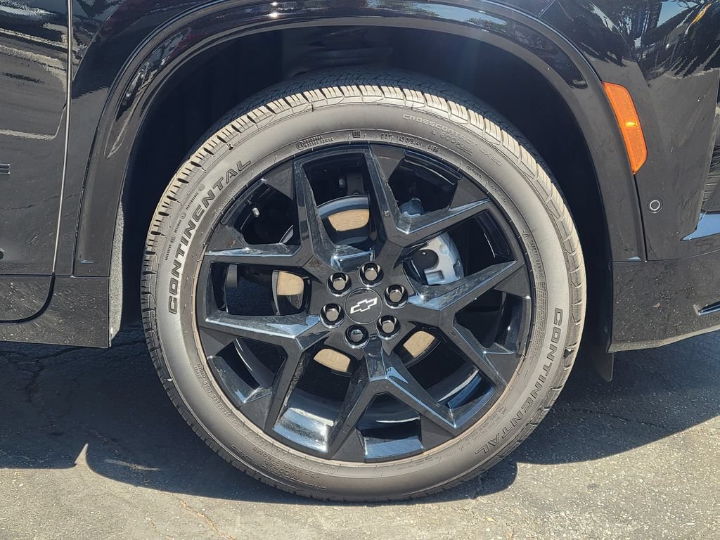 Used 2025 Chevrolet Traverse RS w/ LPO, Floor Liner Package FWD image 31