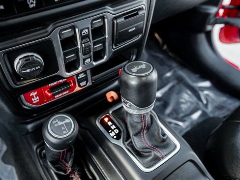 Used 2021 Jeep Wrangler Unlimited Rubicon w/ Uconnect 4C Nav & Sound Group AWD/4WD image 31