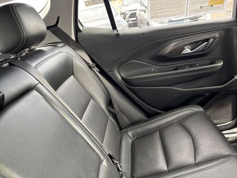 Used 2024 GMC Terrain SLT image 39