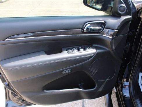 Certified 2019 Jeep Grand Cherokee Overland RWD image 24