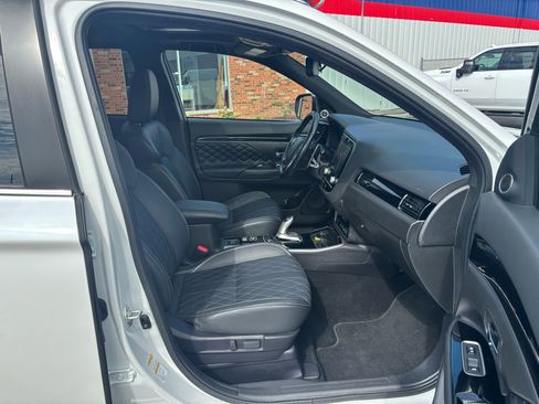Used 2020 Mitsubishi Outlander GT image 13