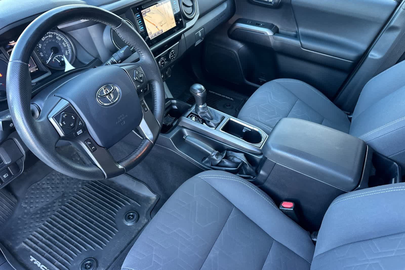Used 2018 Toyota Tacoma TRD Off-Road w/ Technology Package AWD/4WD image 11