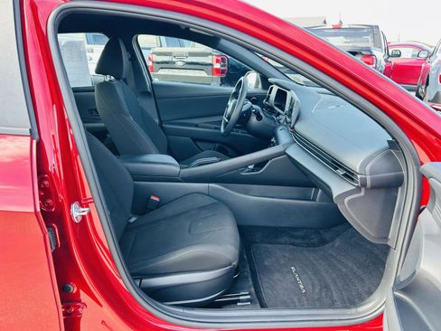 Used 2025 Hyundai Elantra Sport image 27