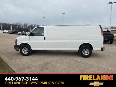 Used 2017 Chevrolet Express 3500 Extended image 2