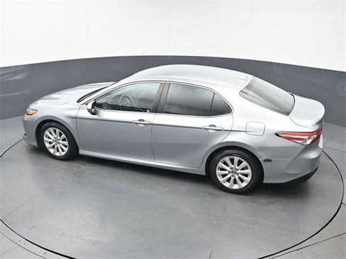 Used 2020 Toyota Camry LE image 34
