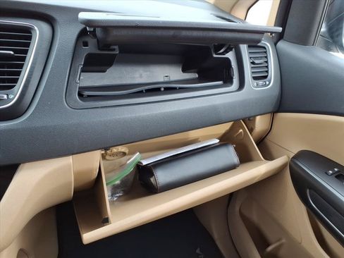 Used 2016 Kia Sedona LX w/ Option Group 020 FWD image 35