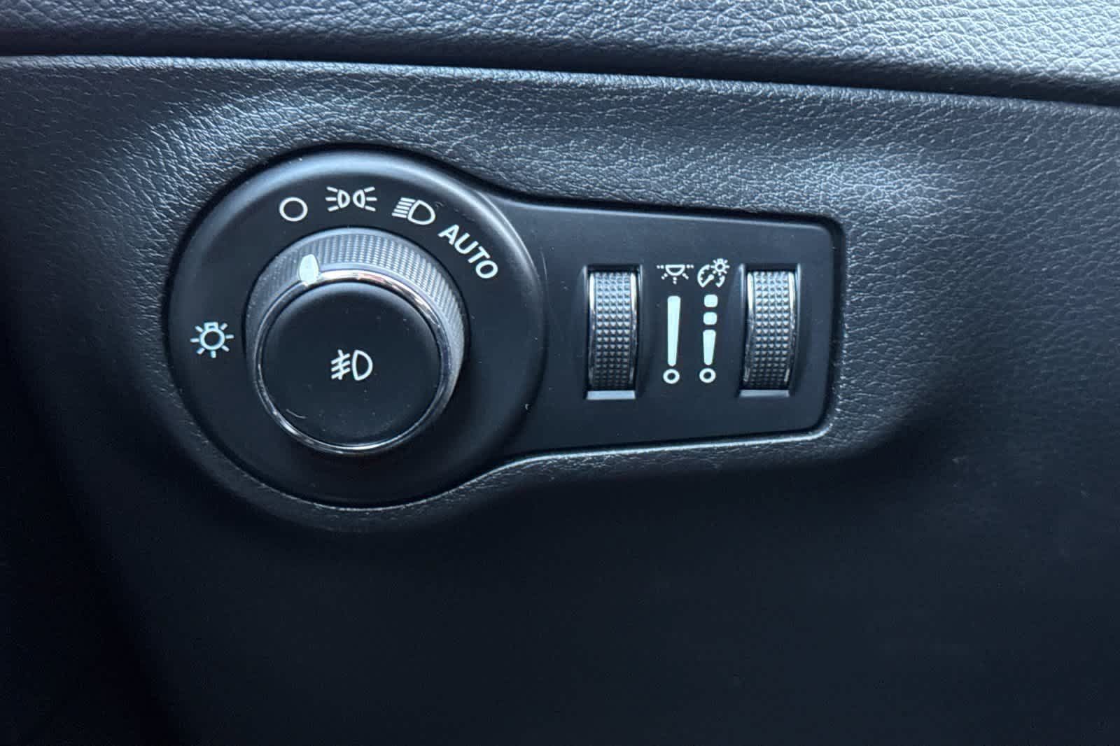 Used 2021 Jeep Compass Latitude FWD image 30