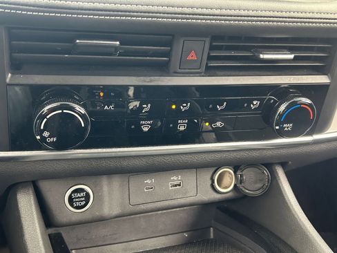 Used 2023 Nissan Rogue S image 19