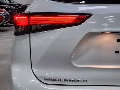 Used 2021 Toyota Highlander XLE FWD image 20