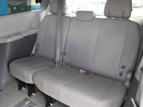 Used 2015 Toyota Sienna XLE FWD image 19