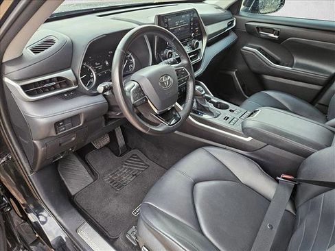 Used 2020 Toyota Highlander XLE image 9