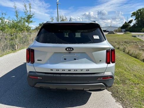 Used 2021 Kia Sorento S AWD/4WD image 4