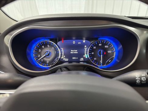 Used 2024 Chrysler Pacifica Touring-L FWD image 24