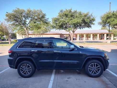 Used 2020 Jeep Grand Cherokee Limited image 2