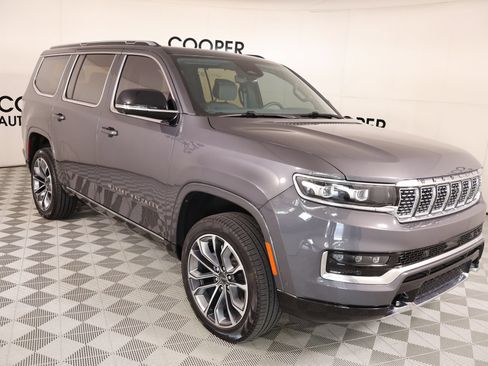 Used 2023 Jeep Grand Wagoneer Series III w/ HD Trailer Tow Package AWD/4WD image 1