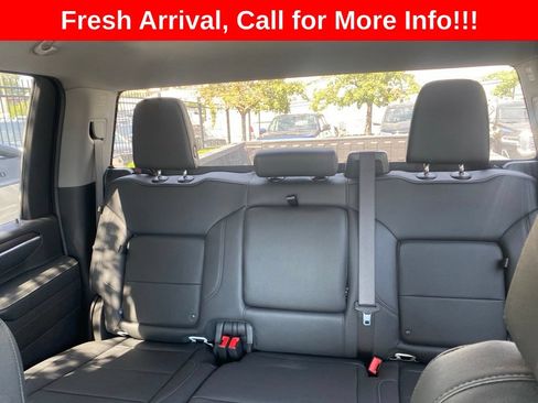 Used 2025 GMC Sierra 2500 SLT AWD/4WD image 8
