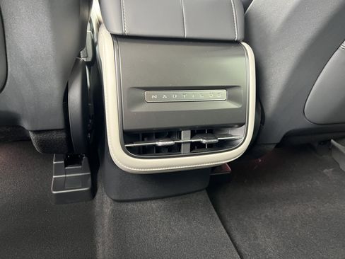 New 2025 Lincoln Nautilus Premier image 33