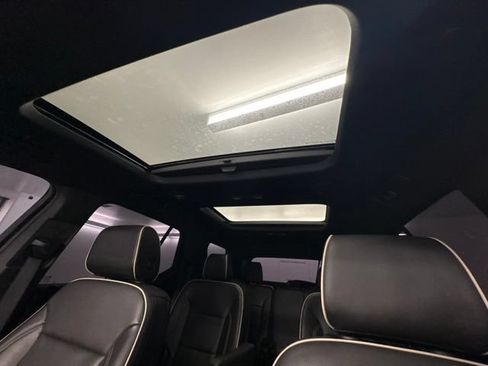 Used 2023 Chevrolet Traverse Premier w/ Redline Edition FWD image 32