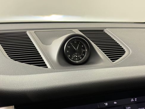 Used 2024 Porsche Macan image 24