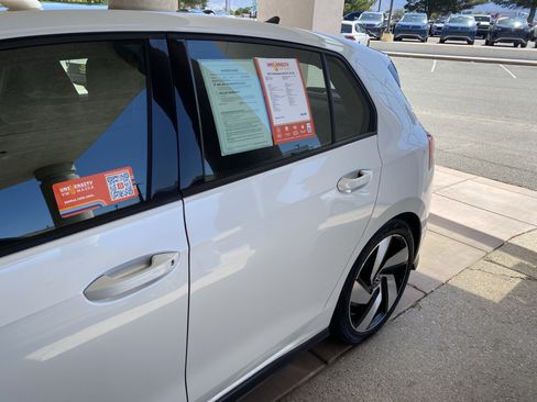 Certified 2022 Volkswagen GTI SE FWD image 57