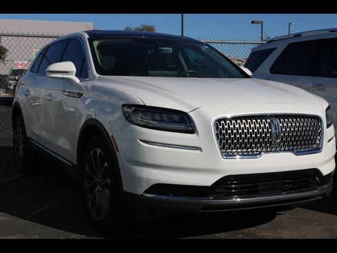 Used 2022 Lincoln Nautilus Reserve image 4