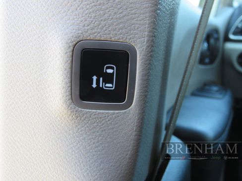 Used 2019 Chrysler Pacifica Limited w/ Tire & Wheel Group image 17