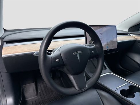 Used 2021 Tesla Model 3 Standard Range Plus image 10