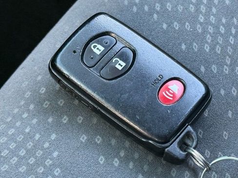 Used 2012 Toyota Prius V Three image 17