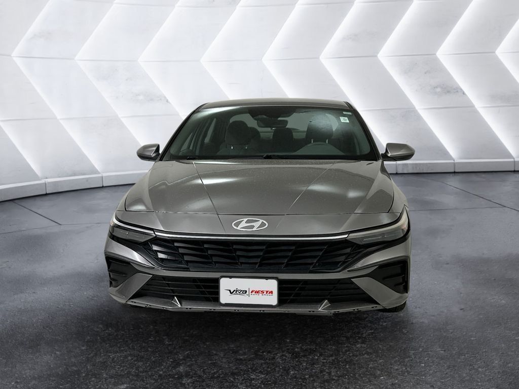 Used 2024 Hyundai Elantra SEL FWD image 2
