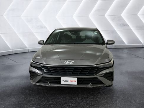 Used 2024 Hyundai Elantra SEL FWD image 2