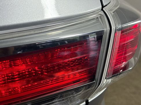 Used 2015 Toyota Highlander LE FWD image 30