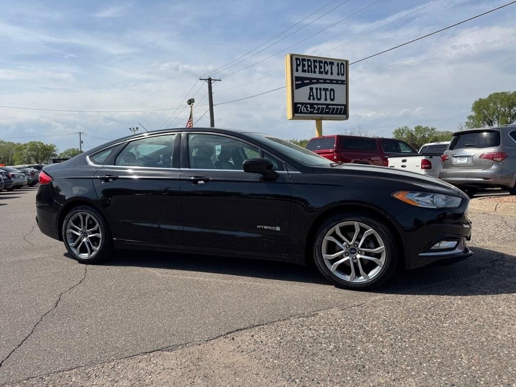 Used 2017 Ford Fusion SE w/ Equipment Group 601A FWD image 3