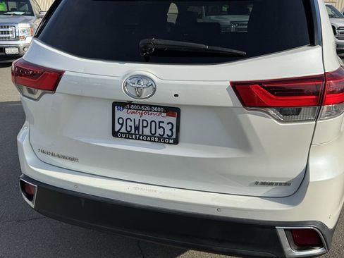 Used 2018 Toyota Highlander Limited image 10