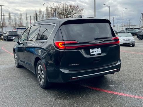 Used 2021 Chrysler Pacifica Touring-L image 9