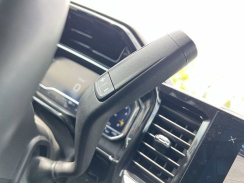 Used 2023 Chevrolet Silverado 1500 LT AWD/4WD image 16
