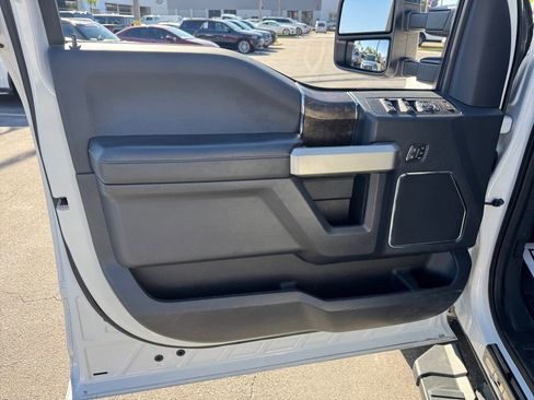 Used 2022 Ford F250 Lariat w/ Black Appearance Package image 26