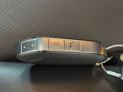 Used 2026 Kia Carnival FWD image 22
